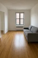 Plain living room source for AI interior reimagine